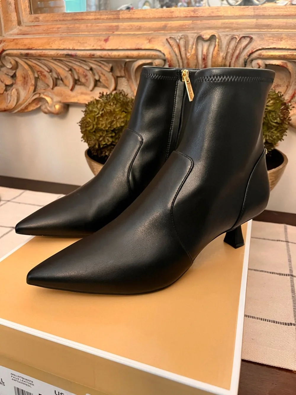 NIB Michael Kors Sze 7.5 Black Pointed Faux Leather Ankle Boots Gold Zip Modern
